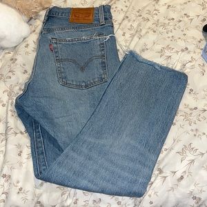 Levi’s Ribcage Light wash Denim Jeans.